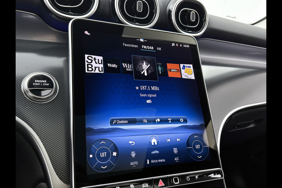 Mercedes-Benz GLC 300e 4MATIC Business Solution Luxury | Panoramaschuifdak | Trekhaak | Smartphone integratie | Easypack achterklep | URBAN GUARD voertuigbescherming plus | Stoelverwarming voor |