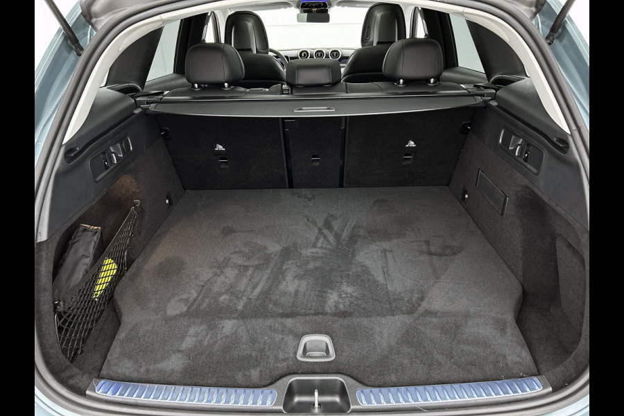 Mercedes-Benz GLC 300e 4MATIC Business Solution Luxury | Panoramaschuifdak | Trekhaak | Smartphone integratie | Easypack achterklep | URBAN GUARD voertuigbescherming plus | Stoelverwarming voor |
