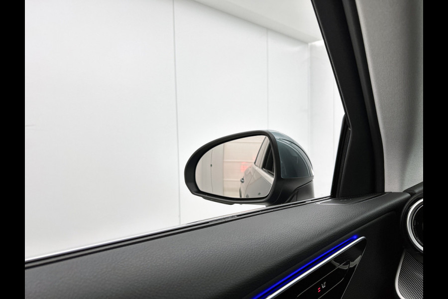 Mercedes-Benz GLC 300e 4MATIC Business Solution Luxury | Panoramaschuifdak | Trekhaak | Smartphone integratie | Easypack achterklep | URBAN GUARD voertuigbescherming plus | Stoelverwarming voor |