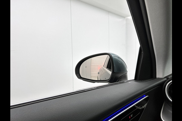Mercedes-Benz GLC 300e 4MATIC Business Solution Luxury | Panoramaschuifdak | Trekhaak | Smartphone integratie | Easypack achterklep | URBAN GUARD voertuigbescherming plus | Stoelverwarming voor |