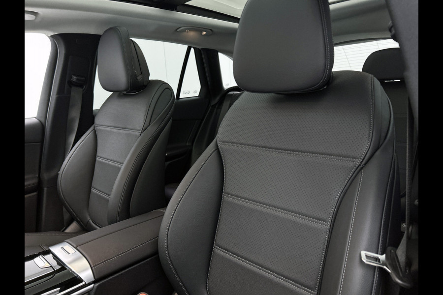Mercedes-Benz GLC 300e 4MATIC Business Solution Luxury | Panoramaschuifdak | Trekhaak | Smartphone integratie | Easypack achterklep | URBAN GUARD voertuigbescherming plus | Stoelverwarming voor |