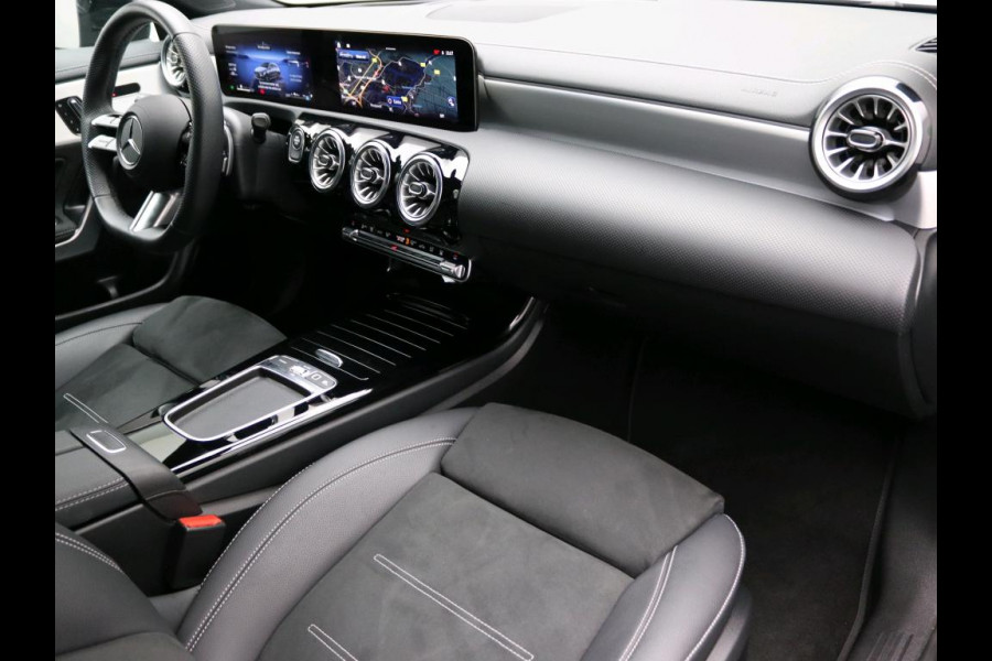 Mercedes-Benz CLA-Klasse Shooting Brake 250 e Business Solution AMG AMG Line | Night Pakket |Panorama Schuif-Kanteldak | Memory Stoelen | Head-up display | Parkeerpakket met 360°-camera. Inclusief 24 maanden MB Certified garantie voor Europa.