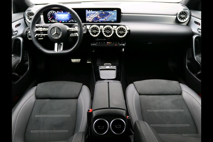 Mercedes-Benz CLA-Klasse Shooting Brake 250 e Business Solution AMG AMG Line | Night Pakket |Panorama Schuif-Kanteldak | Memory Stoelen | Head-up display | Parkeerpakket met 360°-camera. Inclusief 24 maanden MB Certified garantie voor Europa.