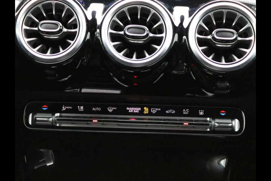Mercedes-Benz CLA-Klasse Shooting Brake 250 e Business Solution AMG AMG Line | Night Pakket |Panorama Schuif-Kanteldak | Memory Stoelen | Head-up display | Parkeerpakket met 360°-camera. Inclusief 24 maanden MB Certified garantie voor Europa.