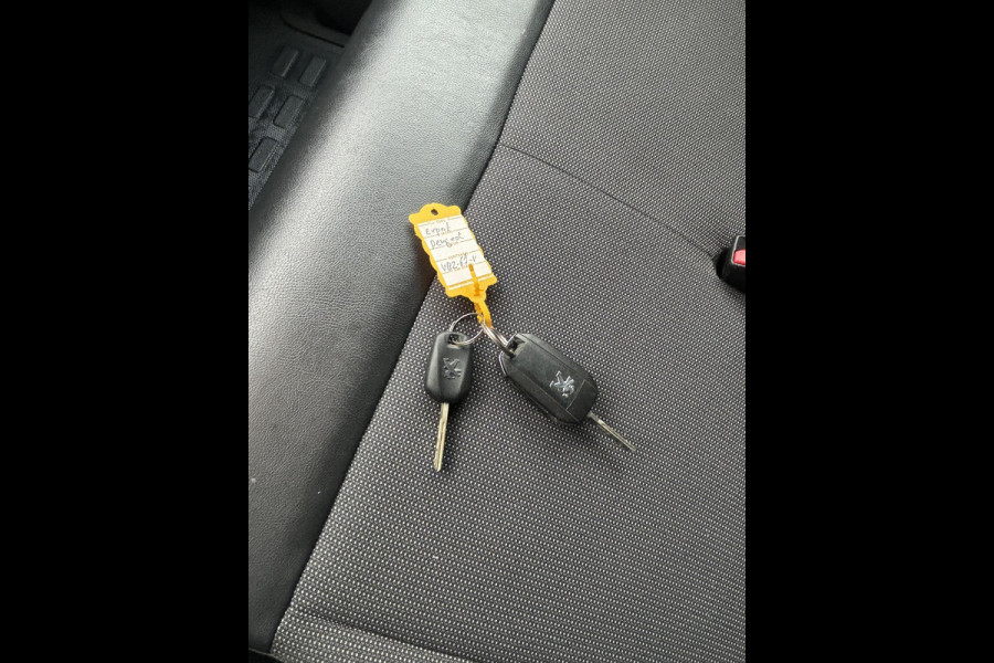 Peugeot Expert 2.0 BlueHDI 120*A/C*CRUISE*NAVI*HAAK*CARPLAY*3PERS