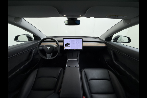 Tesla Model 3 Long Range AWD 75kWh Facelift Warmtepomp Trekhaak SOH 92% AutoPilot Leder Panoramadak Adaptive-Cruise Camera's Elektr.-Stuur+Sto Elek.Achterklep Navi LED DAB Voorverwarmen interieur Keyless One-Pedal-Drive 4WD 1e Eigenaar Origineel Nederlandse Auto Fabrieksgarantie op Accu en Motor tot 21-12-2028/192.00km