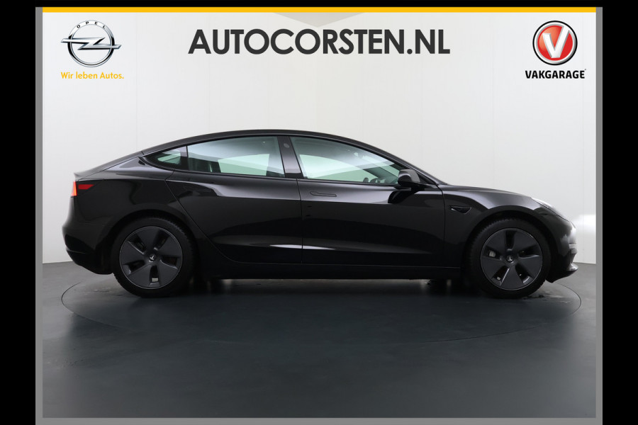 Tesla Model 3 Long Range AWD 75kWh Facelift Warmtepomp Trekhaak SOH 92% AutoPilot Leder Panoramadak Adaptive-Cruise Camera's Elektr.-Stuur+Sto Elek.Achterklep Navi LED DAB Voorverwarmen interieur Keyless One-Pedal-Drive 4WD 1e Eigenaar Origineel Nederlandse Auto Fabrieksgarantie op Accu en Motor tot 21-12-2028/192.00km