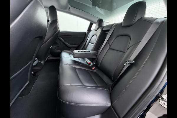Tesla Model 3 Long Range AWD 75kWh Facelift Warmtepomp Trekhaak SOH 92% AutoPilot Leder Panoramadak Adaptive-Cruise Camera's Elektr.-Stuur+Sto Elek.Achterklep Navi LED DAB Voorverwarmen interieur Keyless One-Pedal-Drive 4WD 1e Eigenaar Origineel Nederlandse Auto Fabrieksgarantie op Accu en Motor tot 21-12-2028/192.00km