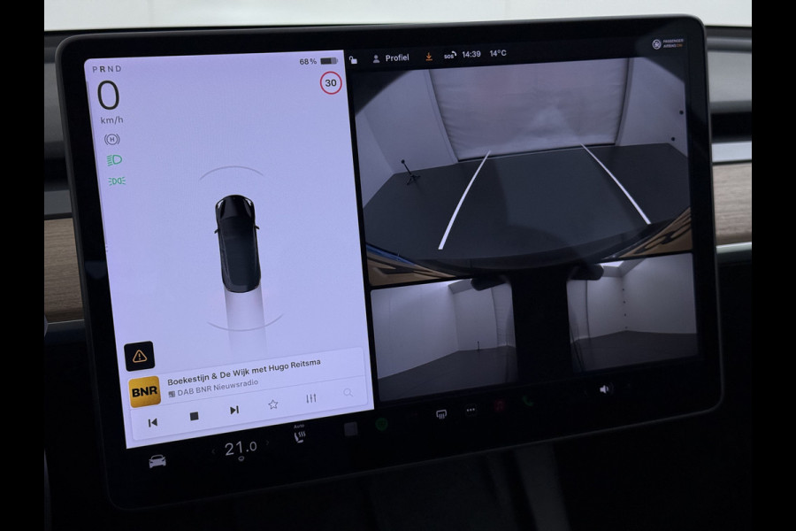 Tesla Model 3 Long Range AWD 75kWh Facelift Warmtepomp Trekhaak SOH 92% AutoPilot Leder Panoramadak Adaptive-Cruise Camera's Elektr.-Stuur+Sto Elek.Achterklep Navi LED DAB Voorverwarmen interieur Keyless One-Pedal-Drive 4WD 1e Eigenaar Origineel Nederlandse Auto Fabrieksgarantie op Accu en Motor tot 21-12-2028/192.00km