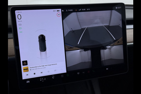 Tesla Model 3 Long Range AWD 75kWh Facelift Warmtepomp Trekhaak SOH 92% AutoPilot Leder Panoramadak Adaptive-Cruise Camera's Elektr.-Stuur+Sto Elek.Achterklep Navi LED DAB Voorverwarmen interieur Keyless One-Pedal-Drive 4WD 1e Eigenaar Origineel Nederlandse Auto Fabrieksgarantie op Accu en Motor tot 21-12-2028/192.00km