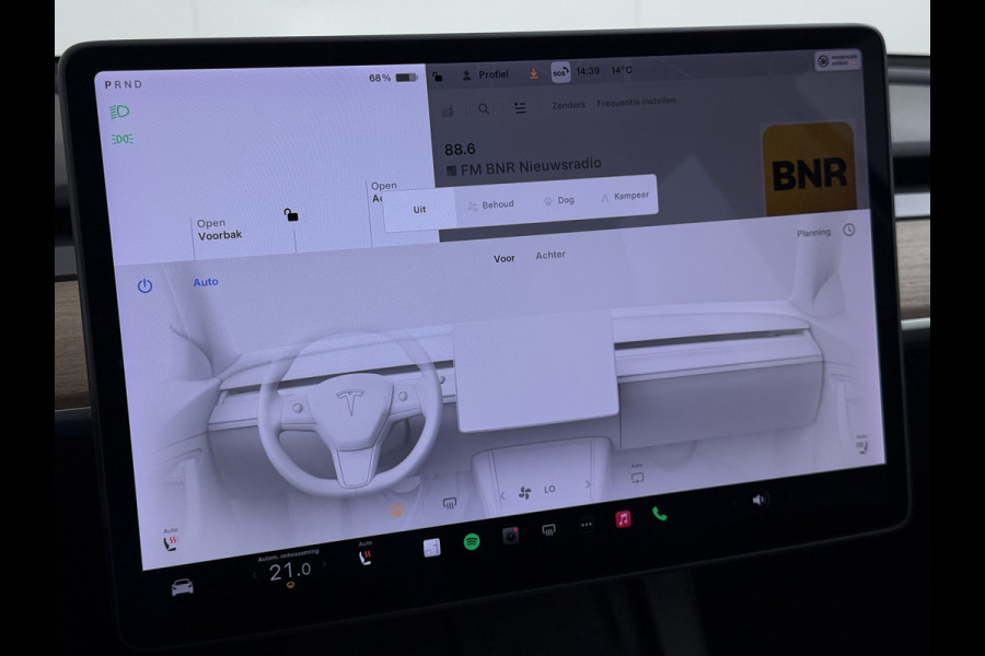 Tesla Model 3 Long Range AWD 75kWh Facelift Warmtepomp Trekhaak SOH 92% AutoPilot Leder Panoramadak Adaptive-Cruise Camera's Elektr.-Stuur+Sto Elek.Achterklep Navi LED DAB Voorverwarmen interieur Keyless One-Pedal-Drive 4WD 1e Eigenaar Origineel Nederlandse Auto Fabrieksgarantie op Accu en Motor tot 21-12-2028/192.00km