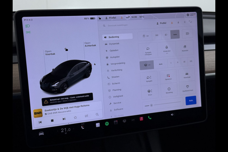 Tesla Model 3 Long Range AWD 75kWh Facelift Warmtepomp Trekhaak SOH 92% AutoPilot Leder Panoramadak Adaptive-Cruise Camera's Elektr.-Stuur+Sto Elek.Achterklep Navi LED DAB Voorverwarmen interieur Keyless One-Pedal-Drive 4WD 1e Eigenaar Origineel Nederlandse Auto Fabrieksgarantie op Accu en Motor tot 21-12-2028/192.00km