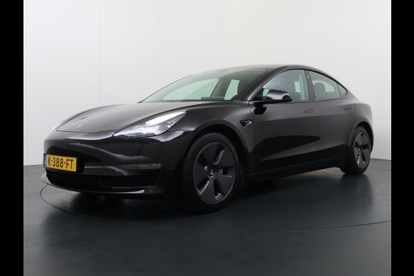 Tesla Model 3 Long Range AWD 75kWh Facelift Warmtepomp Trekhaak SOH 92% AutoPilot Leder Panoramadak Adaptive-Cruise Camera's Elektr.-Stuur+Sto Elek.Achterklep Navi LED DAB Voorverwarmen interieur Keyless One-Pedal-Drive 4WD 1e Eigenaar Origineel Nederlandse Auto Fabrieksgarantie op Accu en Motor tot 21-12-2028/192.00km