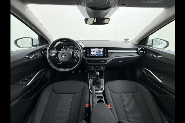 Škoda Fabia 1.0TSI 96PK 5Drs Ecc Navi* Camera Stoelverwarming Apple Carplay Android Auto Cruise Control Pdc Lmv Isofix Privacyglas Led Smartlink Bluetooth Keyless Licht-/regensensor Mooie en complete Skoda Fabia 380 Liter kofferruimte