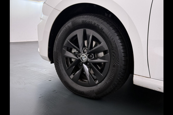 Škoda Fabia 1.0TSI 96PK 5Drs Ecc Navi* Camera Stoelverwarming Apple Carplay Android Auto Cruise Control Pdc Lmv Isofix Privacyglas Led Smartlink Bluetooth Keyless Licht-/regensensor Mooie en complete Skoda Fabia 380 Liter kofferruimte