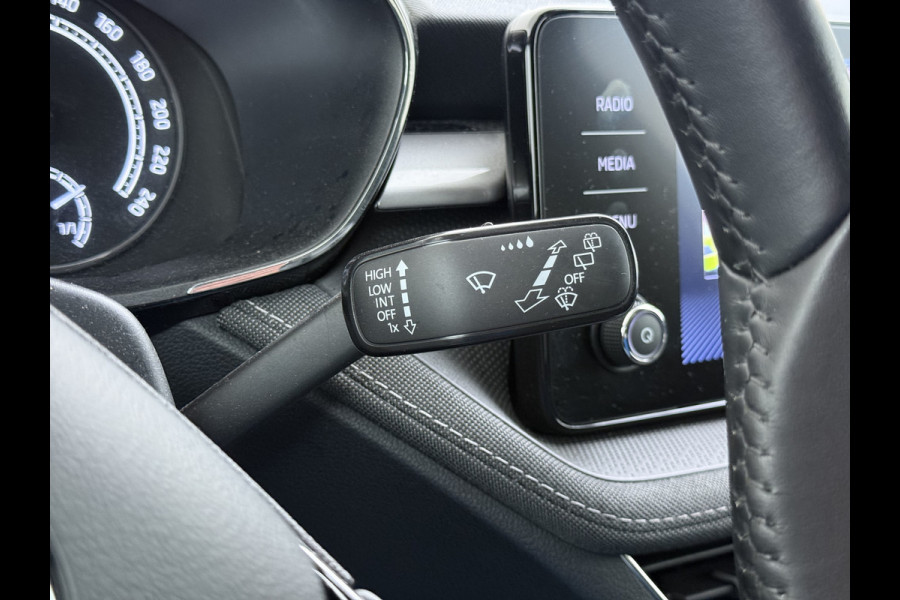 Škoda Fabia 1.0TSI 96PK 5Drs Ecc Navi* Camera Stoelverwarming Apple Carplay Android Auto Cruise Control Pdc Lmv Isofix Privacyglas Led Smartlink Bluetooth Keyless Licht-/regensensor Mooie en complete Skoda Fabia 380 Liter kofferruimte