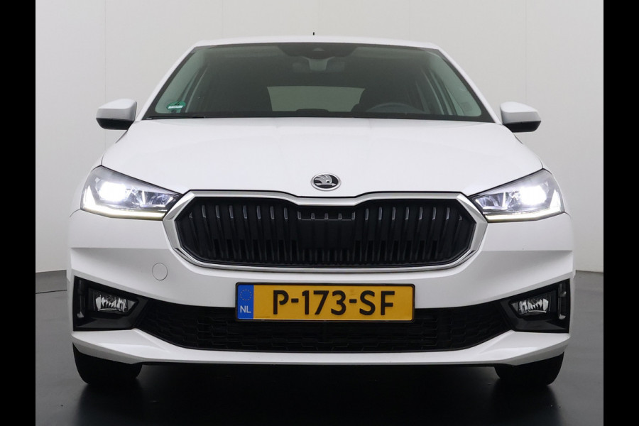 Škoda Fabia 1.0TSI 96PK 5Drs Ecc Navi* Camera Stoelverwarming Apple Carplay Android Auto Cruise Control Pdc Lmv Isofix Privacyglas Led Smartlink Bluetooth Keyless Licht-/regensensor Mooie en complete Skoda Fabia 380 Liter kofferruimte
