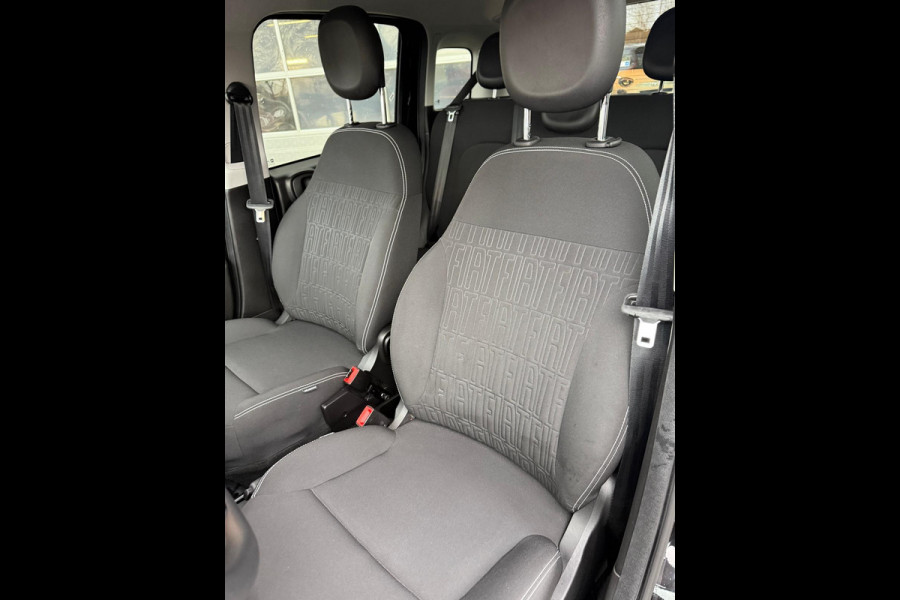 Fiat Panda 1.0 Hybrid Cross 5 persoons