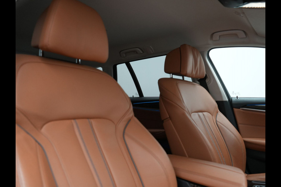 BMW 5 Serie Touring 530e Luxury Line Plug In Hybrid 293pk Dealer O.H PHEV | Trekhaak Af Fabriek | Camera | Comfortstoelen Memory & Verwarmd | Cruise Control | Apple Carplay | Navigatie | Virtual | DAB | 18" L.M | BMW LED |