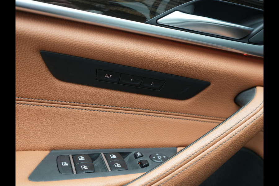 BMW 5 Serie Touring 530e Luxury Line Plug In Hybrid 293pk Dealer O.H PHEV | Trekhaak Af Fabriek | Camera | Comfortstoelen Memory & Verwarmd | Cruise Control | Apple Carplay | Navigatie | Virtual | DAB | 18" L.M | BMW LED |