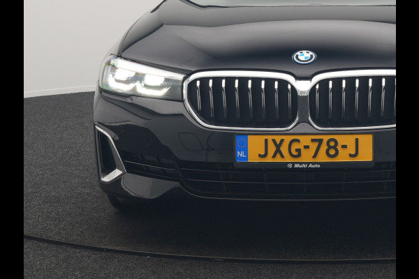 BMW 5 Serie Touring 530e Luxury Line Plug In Hybrid 293pk Dealer O.H PHEV | Trekhaak Af Fabriek | Camera | Comfortstoelen Memory & Verwarmd | Cruise Control | Apple Carplay | Navigatie | Virtual | DAB | 18" L.M | BMW LED |