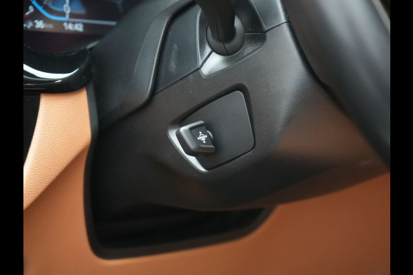 BMW 5 Serie Touring 530e Luxury Line Plug In Hybrid 293pk Dealer O.H PHEV | Trekhaak Af Fabriek | Camera | Comfortstoelen Memory & Verwarmd | Cruise Control | Apple Carplay | Navigatie | Virtual | DAB | 18" L.M | BMW LED |