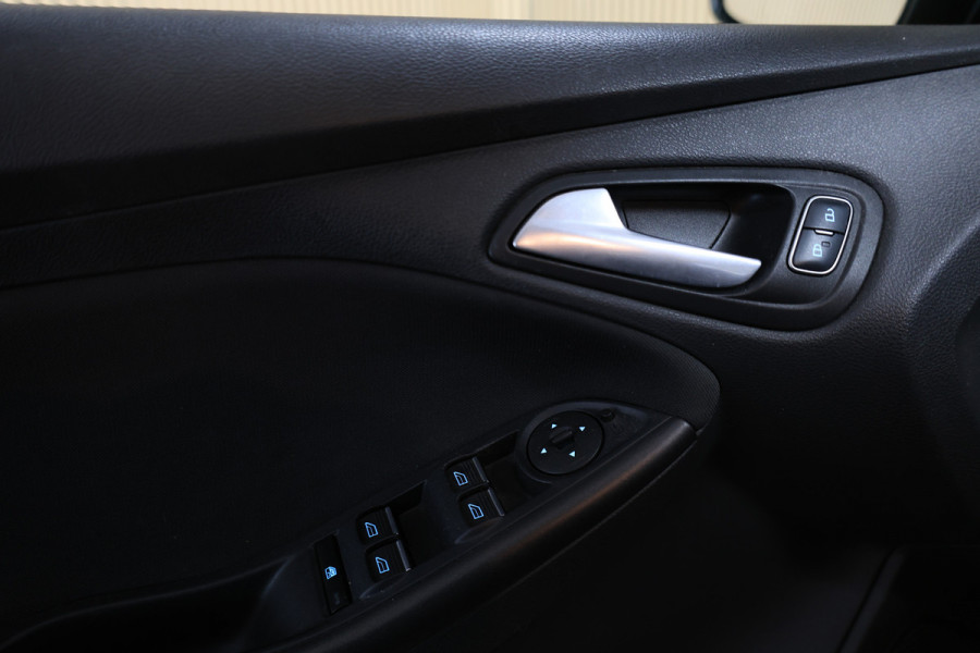 Ford FOCUS Wagon 1.5 ST-Line NAP TRKHK NAVI CAMERA CLIMA PDC PARKAst '18