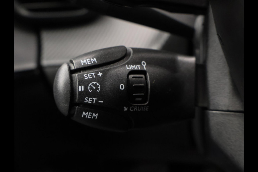 Peugeot 208 1.2 PureTech Sport (APPLE CARPLAY,NAVI,CAMERA,360 VIEW,LED,FLIPPERS,CRUISE,SPORTSTOELEN,NETTE STAAT)