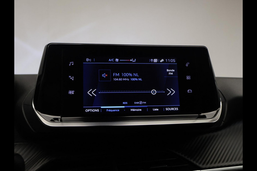 Peugeot 208 1.2 PureTech Sport (APPLE CARPLAY,NAVI,CAMERA,360 VIEW,LED,FLIPPERS,CRUISE,SPORTSTOELEN,NETTE STAAT)