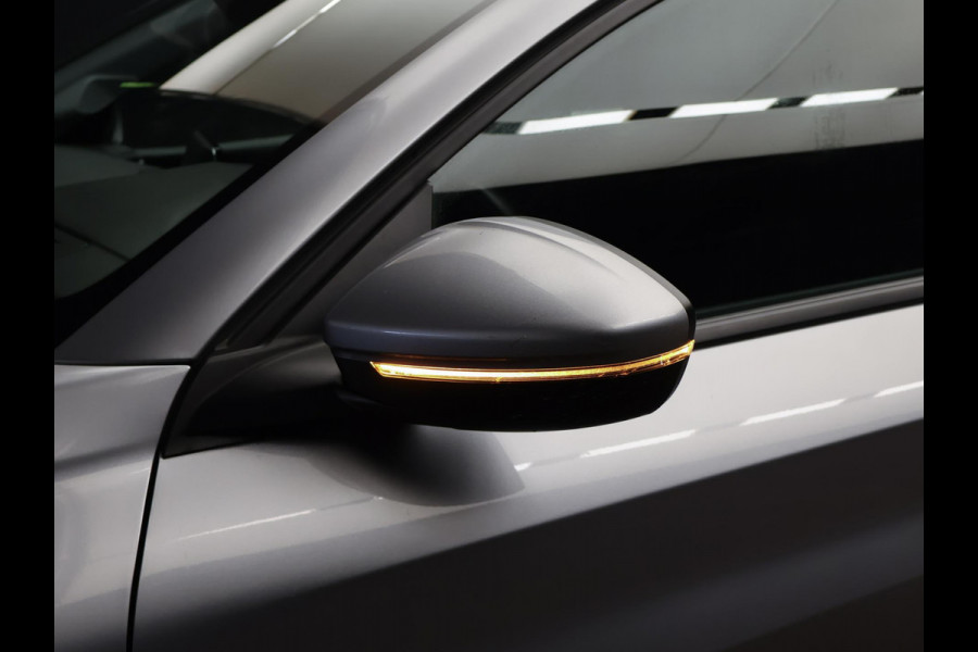 Peugeot 208 1.2 PureTech Sport (APPLE CARPLAY,NAVI,CAMERA,360 VIEW,LED,FLIPPERS,CRUISE,SPORTSTOELEN,NETTE STAAT)