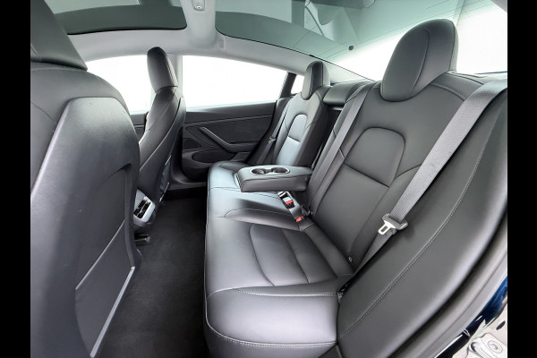 Tesla Model 3 RWD SR plus 325PK LFP Accu Trekhaak AutoPilot Leder Panoramadak Adaptive-Cruise Camera's Elektr.-Stuur+Stoelen+Spiegels+Geheugen Navi LED DAB Voorverwarmen Keyless One-Pedal-Drive Lmv 18" SOH 89% 1.000KG Trekgewicht 1e Eigenaar Origineel Nederlandse Auto Fabrieks Garantie op Accu en Motor tot 14-12-2028/160.000km