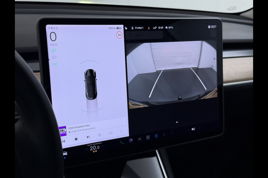 Tesla Model 3 RWD SR plus 325PK LFP Accu Trekhaak AutoPilot Leder Panoramadak Adaptive-Cruise Camera's Elektr.-Stuur+Stoelen+Spiegels+Geheugen Navi LED DAB Voorverwarmen Keyless One-Pedal-Drive Lmv 18" SOH 89% 1.000KG Trekgewicht 1e Eigenaar Origineel Nederlandse Auto Fabrieks Garantie op Accu en Motor tot 14-12-2028/160.000km