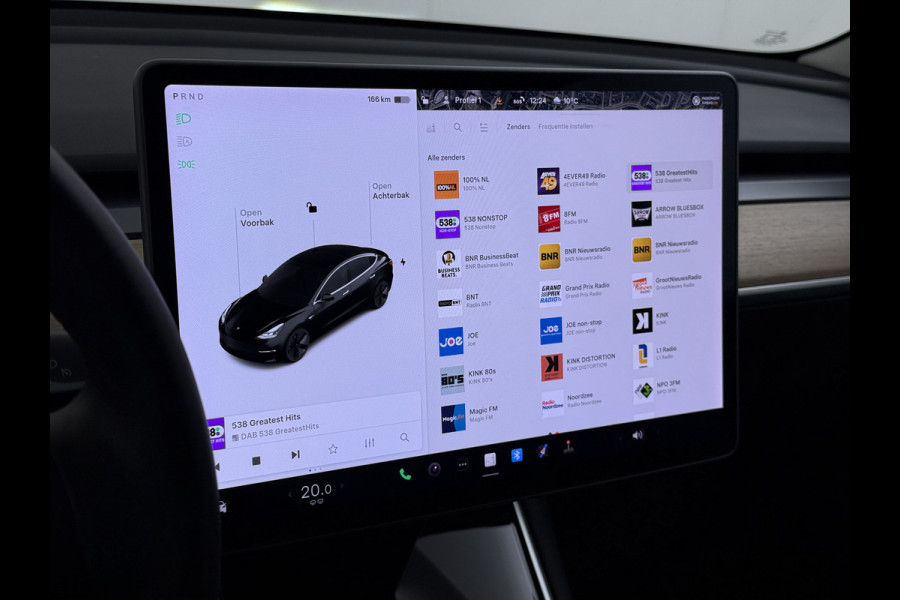Tesla Model 3 RWD SR plus 325PK LFP Accu Trekhaak AutoPilot Leder Panoramadak Adaptive-Cruise Camera's Elektr.-Stuur+Stoelen+Spiegels+Geheugen Navi LED DAB Voorverwarmen Keyless One-Pedal-Drive Lmv 18" SOH 89% 1.000KG Trekgewicht 1e Eigenaar Origineel Nederlandse Auto Fabrieks Garantie op Accu en Motor tot 14-12-2028/160.000km