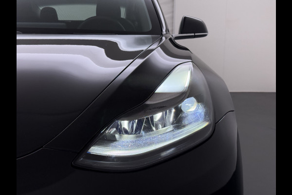 Tesla Model 3 RWD SR plus 325PK LFP Accu Trekhaak AutoPilot Leder Panoramadak Adaptive-Cruise Camera's Elektr.-Stuur+Stoelen+Spiegels+Geheugen Navi LED DAB Voorverwarmen Keyless One-Pedal-Drive Lmv 18" SOH 89% 1.000KG Trekgewicht 1e Eigenaar Origineel Nederlandse Auto Fabrieks Garantie op Accu en Motor tot 14-12-2028/160.000km