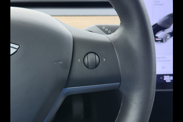 Tesla Model 3 RWD SR plus 325PK LFP Accu Trekhaak AutoPilot Leder Panoramadak Adaptive-Cruise Camera's Elektr.-Stuur+Stoelen+Spiegels+Geheugen Navi LED DAB Voorverwarmen Keyless One-Pedal-Drive Lmv 18" SOH 89% 1.000KG Trekgewicht 1e Eigenaar Origineel Nederlandse Auto Fabrieks Garantie op Accu en Motor tot 14-12-2028/160.000km