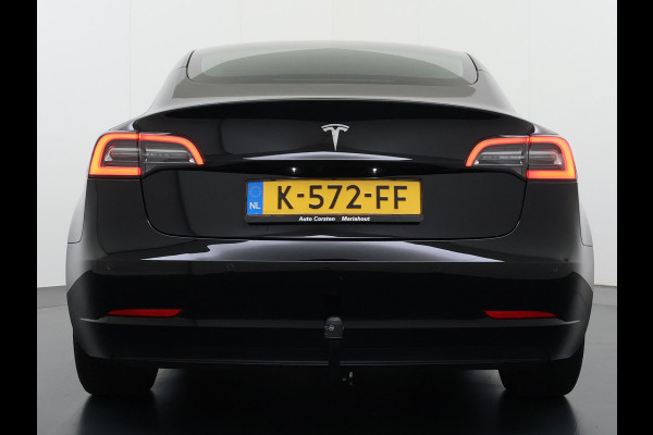 Tesla Model 3 RWD SR plus 325PK LFP Accu Trekhaak AutoPilot Leder Panoramadak Adaptive-Cruise Camera's Elektr.-Stuur+Stoelen+Spiegels+Geheugen Navi LED DAB Voorverwarmen Keyless One-Pedal-Drive Lmv 18" SOH 89% 1.000KG Trekgewicht 1e Eigenaar Origineel Nederlandse Auto Fabrieks Garantie op Accu en Motor tot 14-12-2028/160.000km