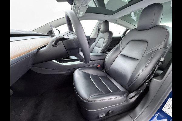 Tesla Model 3 RWD SR plus 325PK LFP Accu Trekhaak Lmv 18" AutoPilot Leder Panoramadak Adaptive-Cruise Camera's Elektr.-Stuur+Stoelen+Spiegels+ Navi LED DAB Voorverwarmen Keyless One-Pedal-Drive SOH 88% 1e Eigenaar Origineel Nederlandse Auto Fabrieksgarantie op Accu en Motor tot 15-12-2028/160.000km