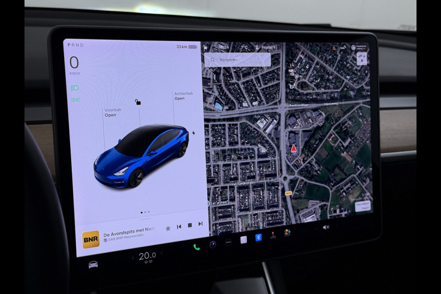 Tesla Model 3 RWD SR plus 325PK LFP Accu Trekhaak Lmv 18" AutoPilot Leder Panoramadak Adaptive-Cruise Camera's Elektr.-Stuur+Stoelen+Spiegels+ Navi LED DAB Voorverwarmen Keyless One-Pedal-Drive SOH 88% 1e Eigenaar Origineel Nederlandse Auto Fabrieksgarantie op Accu en Motor tot 15-12-2028/160.000km