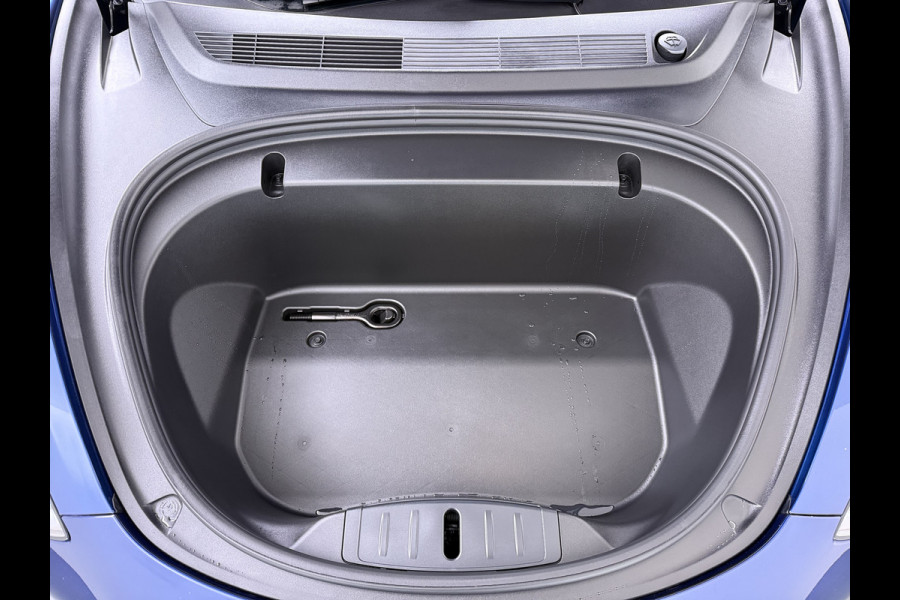 Tesla Model 3 RWD SR plus 325PK LFP Accu Trekhaak Lmv 18" AutoPilot Leder Panoramadak Adaptive-Cruise Camera's Elektr.-Stuur+Stoelen+Spiegels+ Navi LED DAB Voorverwarmen Keyless One-Pedal-Drive SOH 88% 1e Eigenaar Origineel Nederlandse Auto Fabrieksgarantie op Accu en Motor tot 15-12-2028/160.000km