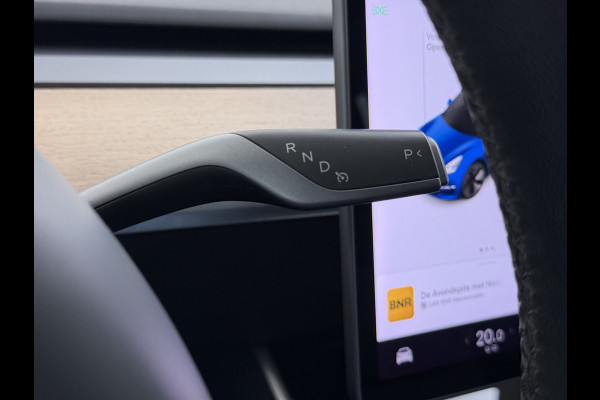 Tesla Model 3 RWD SR plus 325PK LFP Accu Trekhaak Lmv 18" AutoPilot Leder Panoramadak Adaptive-Cruise Camera's Elektr.-Stuur+Stoelen+Spiegels+ Navi LED DAB Voorverwarmen Keyless One-Pedal-Drive SOH 88% 1e Eigenaar Origineel Nederlandse Auto Fabrieksgarantie op Accu en Motor tot 15-12-2028/160.000km