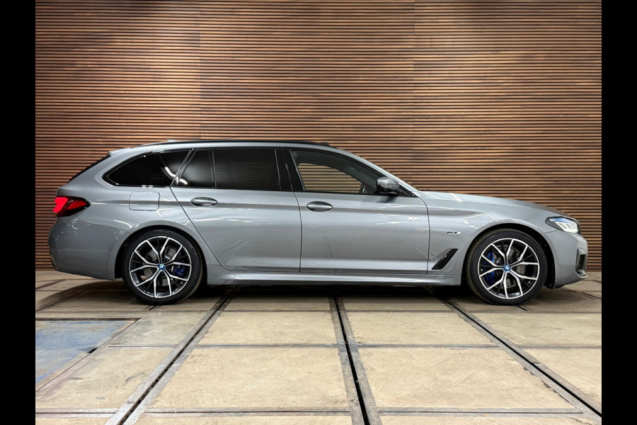 BMW 5 Serie Touring 530e M-Sport Pro xDrive | bomVOL | Pano | H/K Sound | HUD | ACC | Nappa leder | Parkeerassistent+