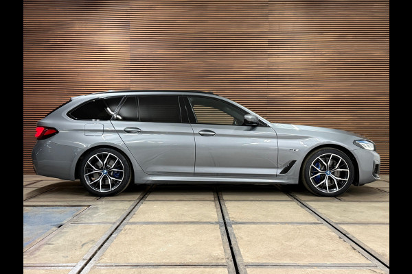 BMW 5 Serie Touring 530e M-Sport Pro xDrive | bomVOL | Pano | H/K Sound | HUD | ACC | Nappa leder | Parkeerassistent+