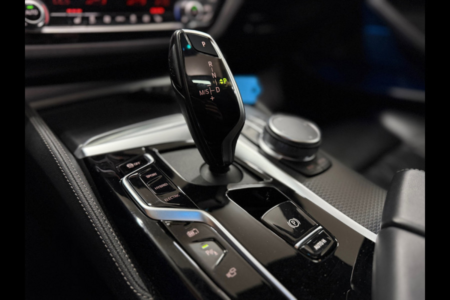 BMW 5 Serie Touring 530e M-Sport Pro xDrive | bomVOL | Pano | H/K Sound | HUD | ACC | Nappa leder | Parkeerassistent+