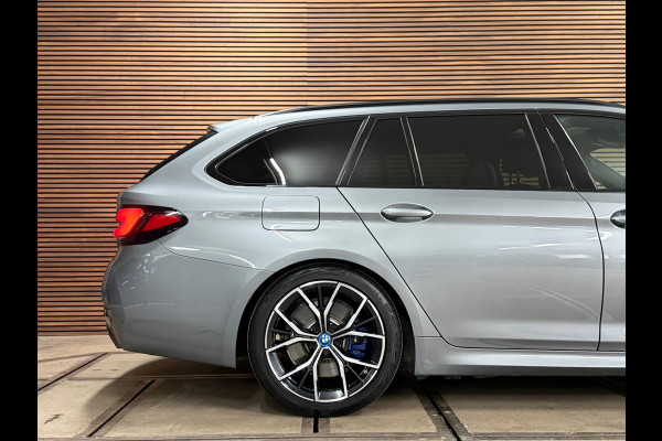 BMW 5 Serie Touring 530e M-Sport Pro xDrive | bomVOL | Pano | H/K Sound | HUD | ACC | Nappa leder | Parkeerassistent+