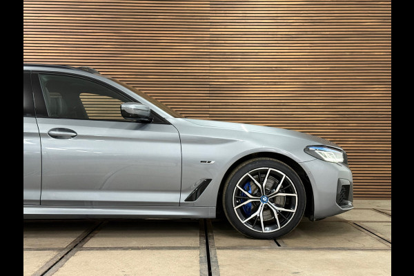 BMW 5 Serie Touring 530e M-Sport Pro xDrive | bomVOL | Pano | H/K Sound | HUD | ACC | Nappa leder | Parkeerassistent+