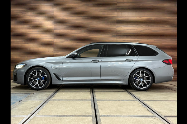 BMW 5 Serie Touring 530e M-Sport Pro xDrive | bomVOL | Pano | H/K Sound | HUD | ACC | Nappa leder | Parkeerassistent+