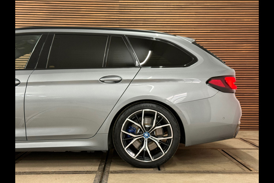 BMW 5 Serie Touring 530e M-Sport Pro xDrive | bomVOL | Pano | H/K Sound | HUD | ACC | Nappa leder | Parkeerassistent+