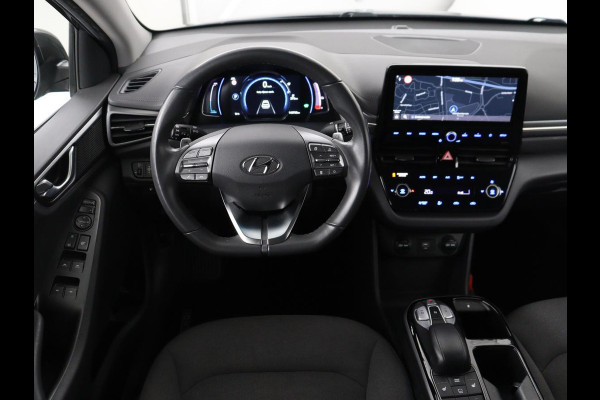 Hyundai IONIQ Comfort EV 38 kWh | SOH 100% | Stoelverwarming | Adaptive cruise | Warmtepomp | Carplay | Camera | Full LED | Keyless | Navigatie | Infinity Sound