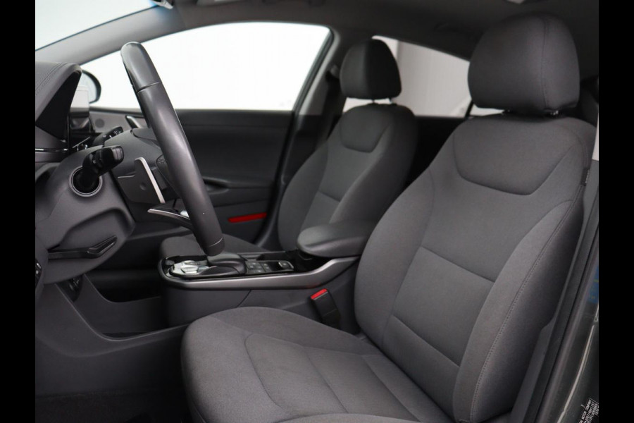 Hyundai IONIQ Comfort EV 38 kWh | SOH 100% | Stoelverwarming | Adaptive cruise | Warmtepomp | Carplay | Camera | Full LED | Keyless | Navigatie | Infinity Sound