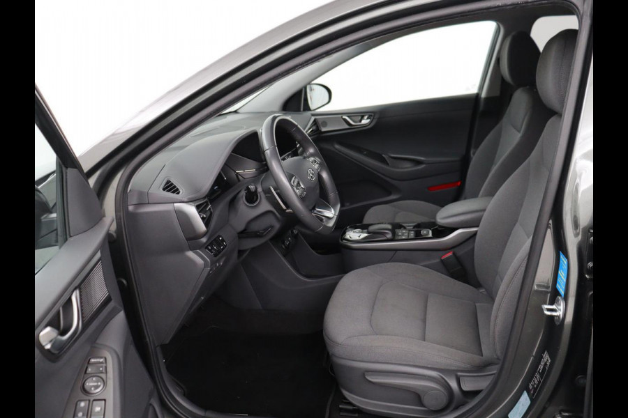 Hyundai IONIQ Comfort EV 38 kWh | SOH 100% | Stoelverwarming | Adaptive cruise | Warmtepomp | Carplay | Camera | Full LED | Keyless | Navigatie | Infinity Sound